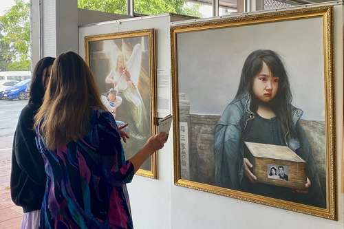 Brisbane: Art Exhibition Showcases Perseverance of Falun Dafa