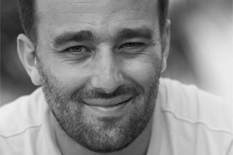 Black and white portrait of French photographer Réhahn