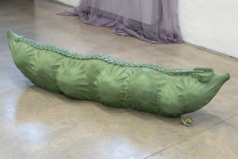 Kris Lemsalu, Pea of Life / ELUHERNES, 2025, tinted concrete sculpture.